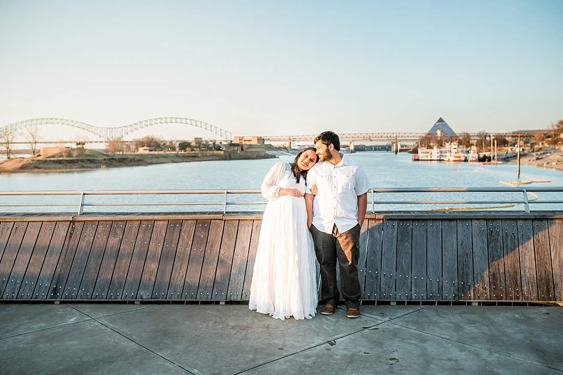 maternity session downtown memphis by the river