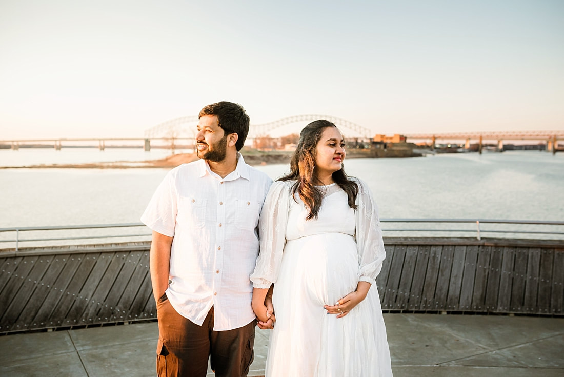 expectant parents maternity photos by the mississippi river in downtown memphis
