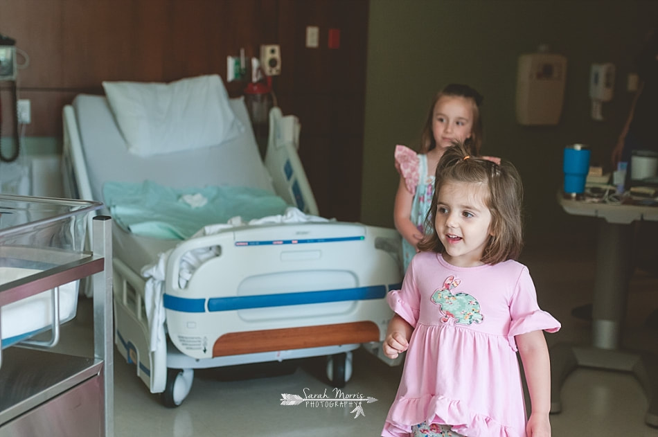 Big sisters walking into the hospital room to meet their new baby sister at Methodist Le Bonheur Germantown Hospital