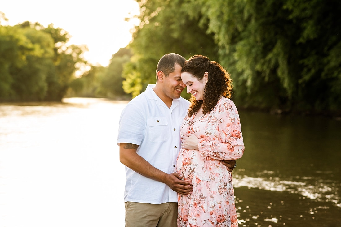 maternity photoshoot at Wolf River in Memphis, TN