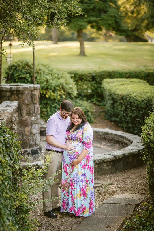 maternity photos at Memorial Park in Memphis, TN
