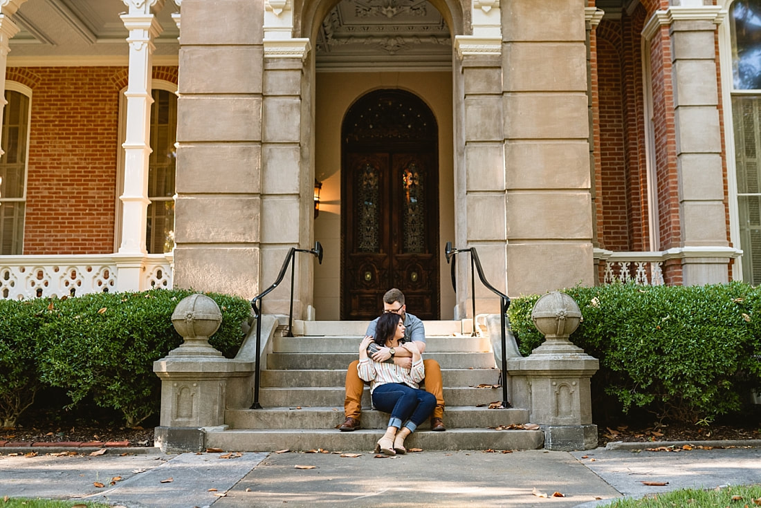 engagement photos on the front steps of the historic Woodruff-Fontaine House in Memphis