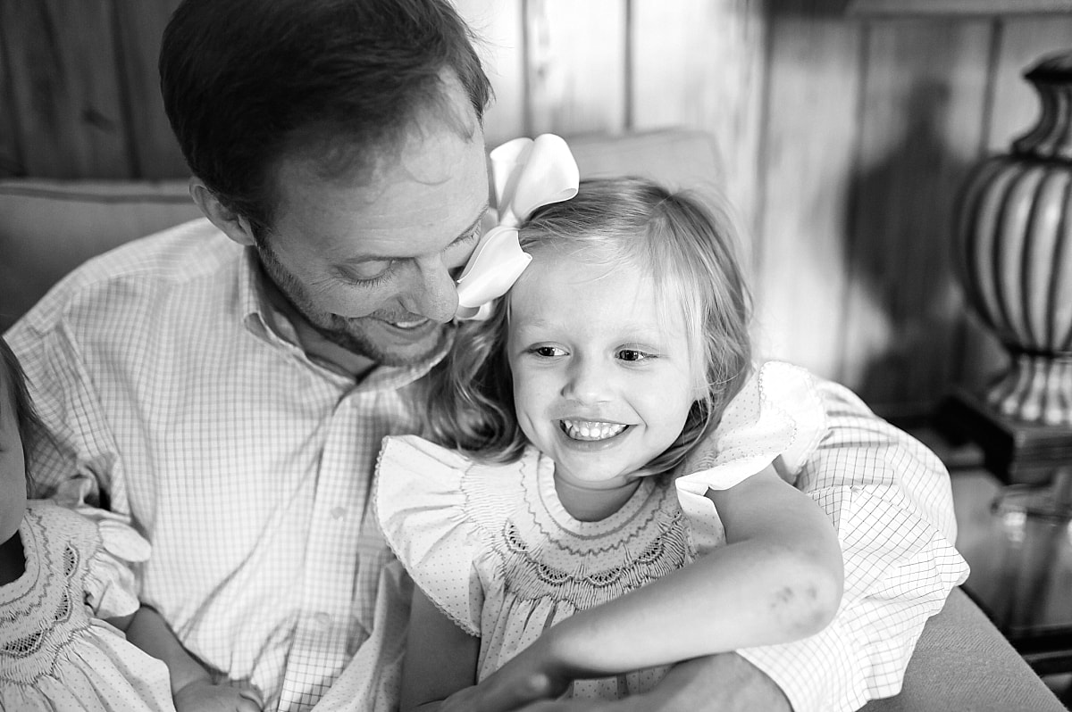 black and white close up of father snuggling his daughter on the couch during in home lifestyle family session in collierville, tn