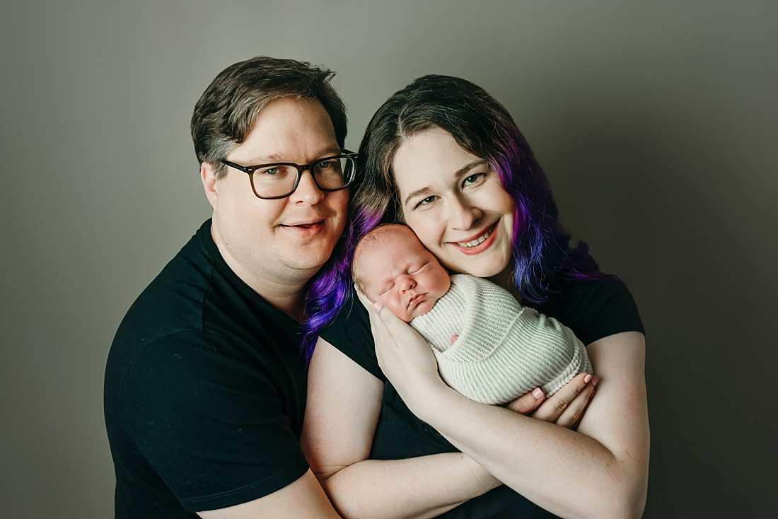 newborn baby with parents for newborn photos in Memphis, TN