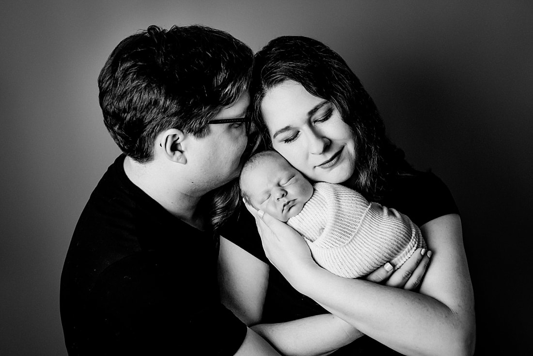 newborn baby with parents for newborn photos in Memphis, TN