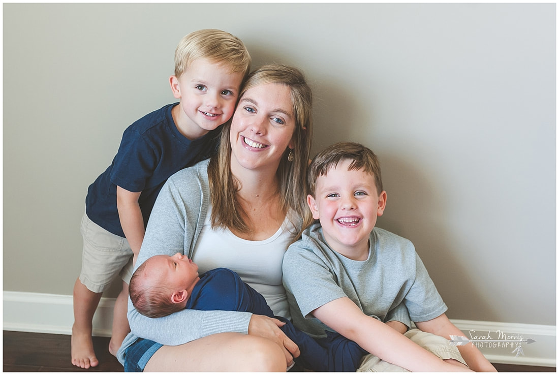 Newborn photos with mom and older siblings