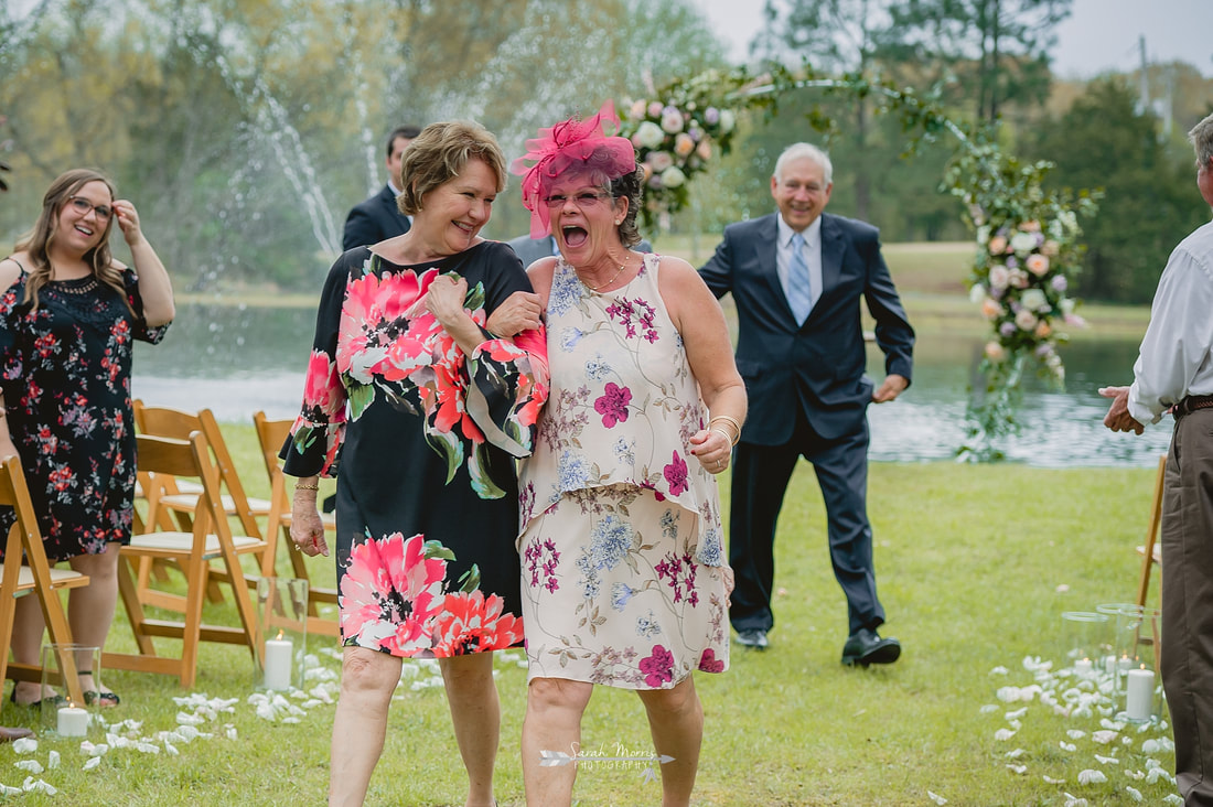 wedding ceremony at backyard wedding in bartlett, tn , memphis wedding photographer